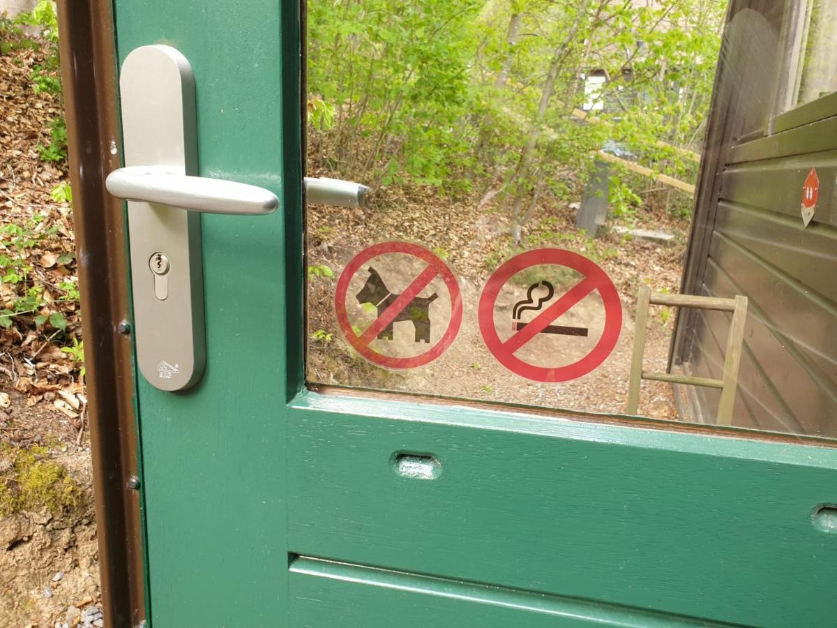 Boshuisje Durbuy Met Zwembad Op Het Park Exterior photo